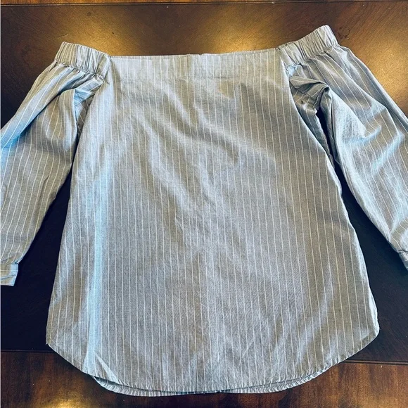 Banana Republic off the shoulder to. Small - Picture 3 of 6
